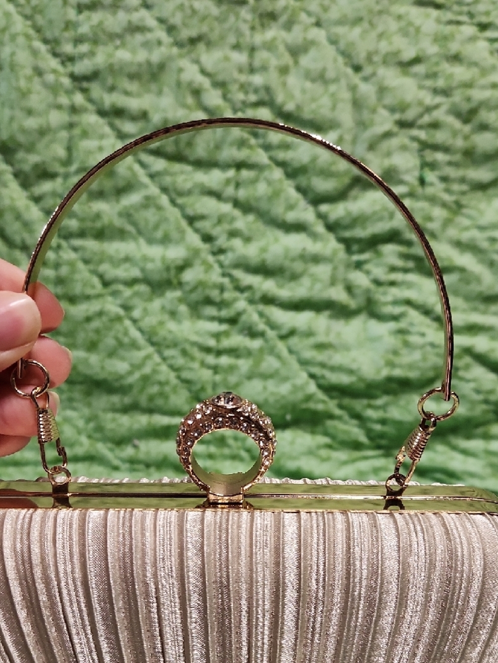 Elegant Champagne Pleated Ring-Clasp Evening Clutch - Picture 4 of 7